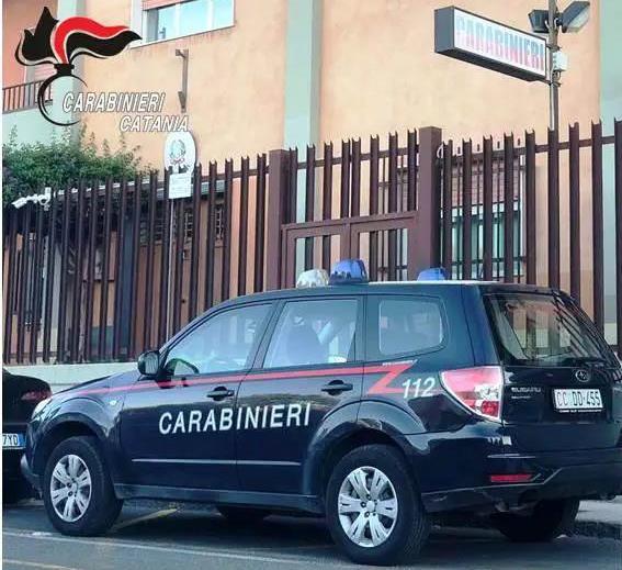 Picchia e minaccia di morte i genitori perché voleva i soldi per la droga, arrestato 19enne