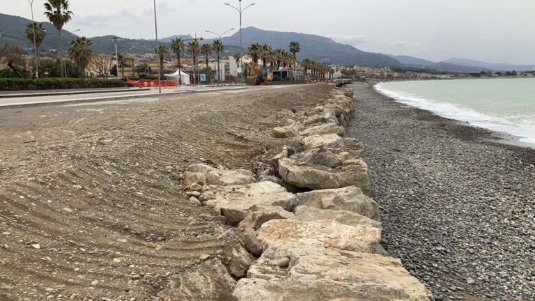 Erosione della spiaggia a S. Agata Militello. Legambiente: “Il by-pass per la sabbia si dovrebbe fare subito”