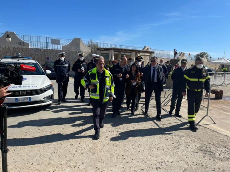 Vulcano – Effettuata stamattina la prova di evacuazione: hanno partecipato 255 persone e 6 cani