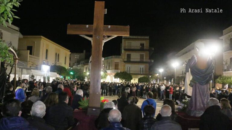 Capo d’Orlando – Eccezionale presenza di fedeli alla Via Crucis