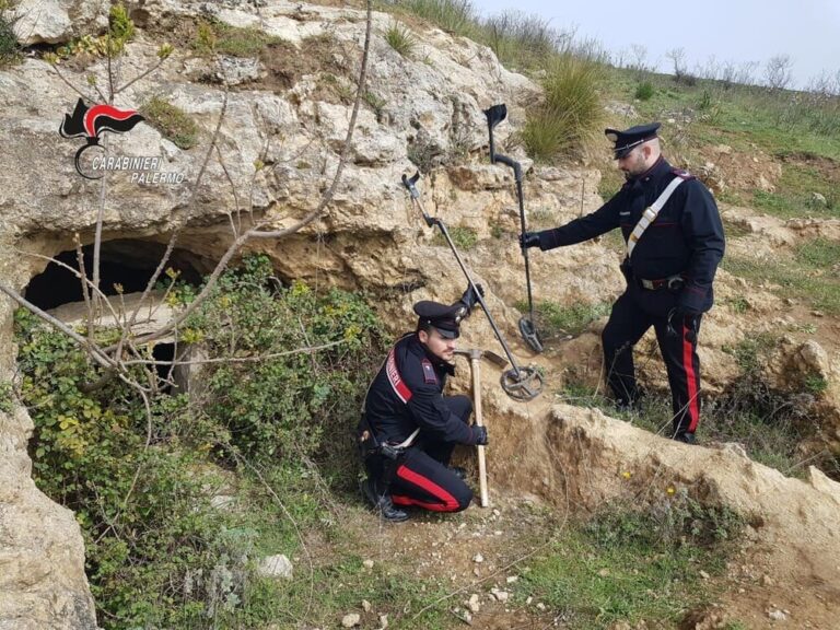 Baucina (PA): tombaroli sorpresi nell’area archeologica di Monte Falcone. 5 arresti