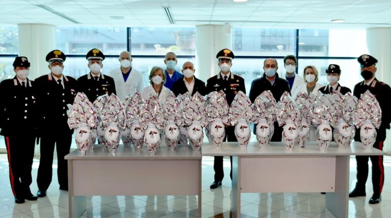 I Carabinieri donano uova di Pasqua ai piccoli dell’Emato-Oncologia del Policlinico di Catania