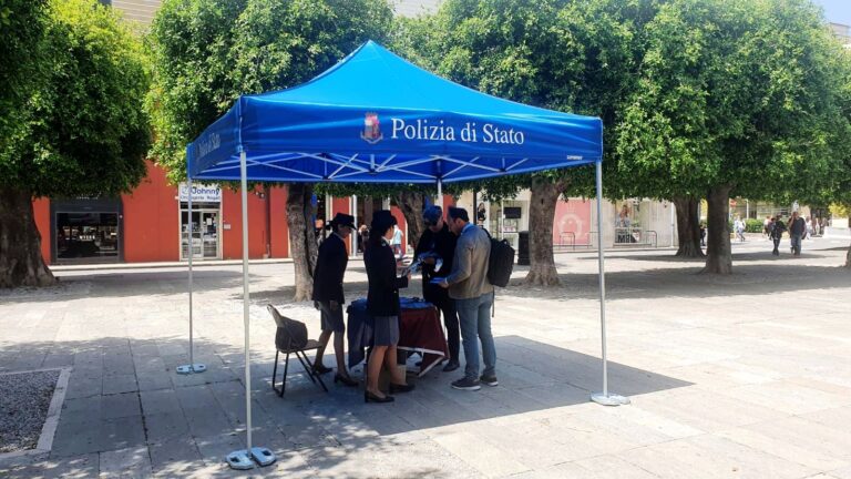 Messina – La Polizia in Piazza Cairoli per la Giornata Internazionale dei Bambini Scomparsi