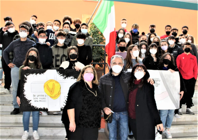 Sant’Agata Militello, l’Itis Torricelli vince il primo premio del concorso “Dalle aule parlamentari alle aule di scuola. Lezioni di Costituzione”