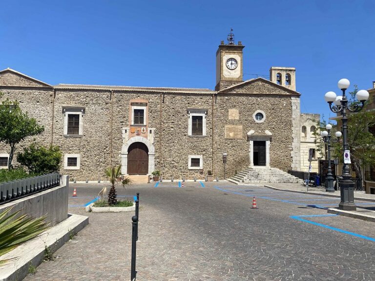 Sant’Agata Militello: i parcheggi a pagamento saranno attivi da domani