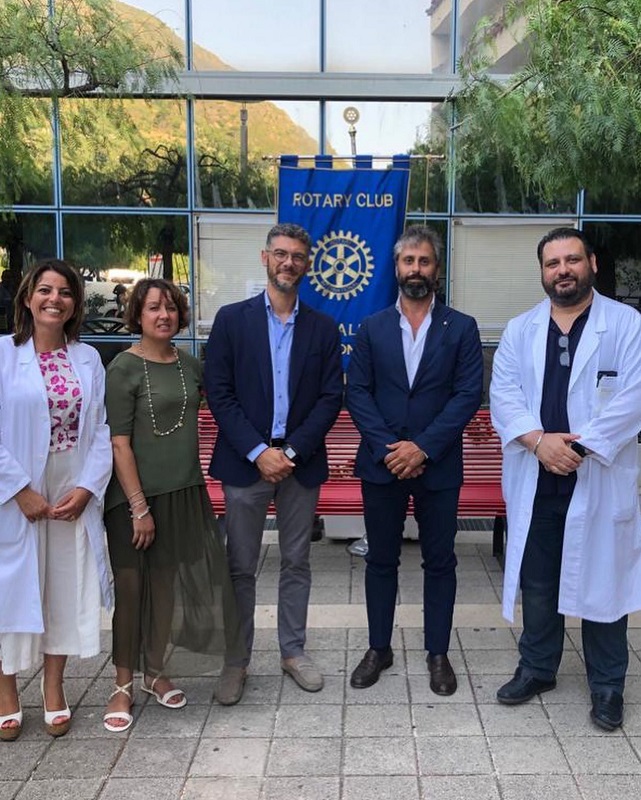 Cefalù: Il Club Rotary Cefalù-Madonie ha donato quattro panchine alla Fondazione Giglio