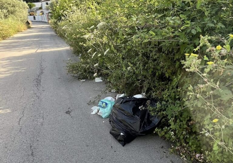 Capo d’Orlando – Rifiuti abbandonati per strada in contrada Masseria