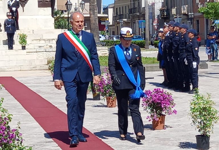 Milazzo – Cerimonia in piazza Roma per la Festa della Repubblica. Il Sindaco: “Giornata da festeggiare sempre”