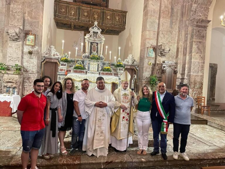 San Marco d’Alunzio, grande festa per i 50 anni di sacerdozio di padre Salvatore Miracola