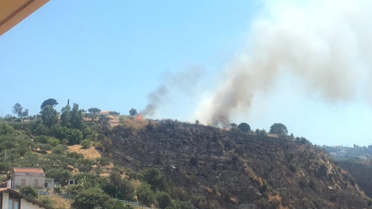 Capo d’Orlando – Terreni incolti, anche dove si è propagato l’incendio. Decine di verbali elevati dalla Polizia Locale