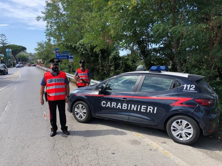 Villafranca Tirrena – Guida senza patente ed ai Carabinieri fornisce le generalità dello zio. Arrestato 35enne