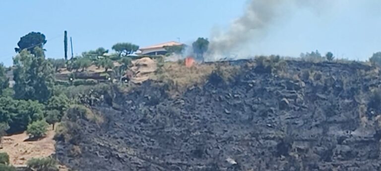 Capo d’Orlando – Domato l’incendio in c.da Catutè. Sul posto la Forestale e la Protezione Civile