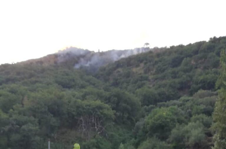 Castell’Umberto, incendio in una zona impervia nelle contrade San Biagio e Rocca D’Armi