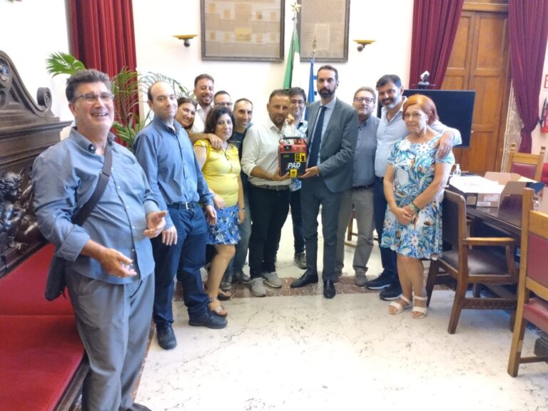 Messina – L’associazione Cinquesei dona un defibrillatore al Comune