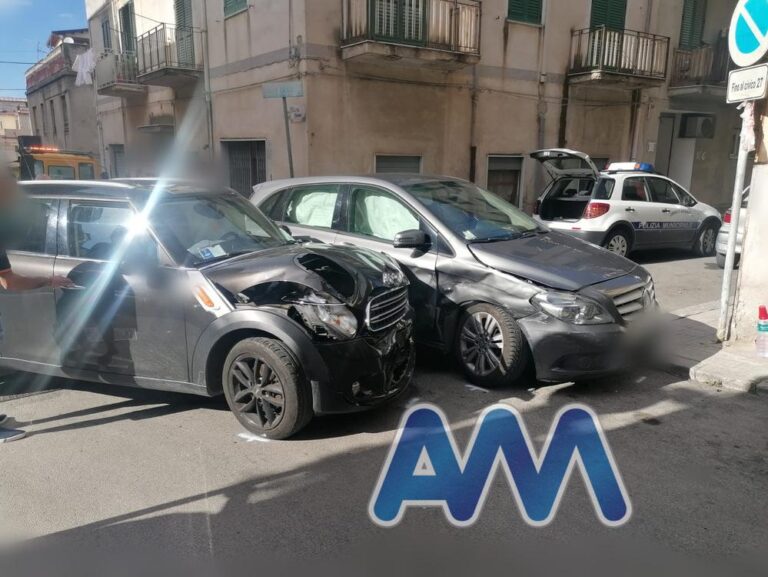 Sant’Agata Militello, scontro tra due vetture tra Via San Martino e Via Monaci