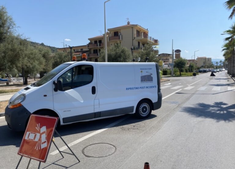 Capo d’Orlando – Incidente tra moto e scooter sul lungomare, due feriti