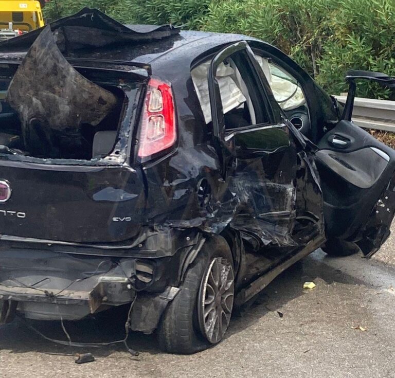 Incidente autonomo sulla A20 tra gli svincoli di Capri Leone e Brolo. 5 feriti