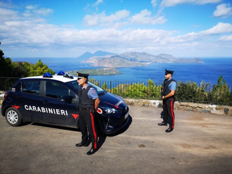 Rissa a colpi di casco a Vulcano: sei arrestati. Uno trasportato in elisoccorso al Policlinico di Messina