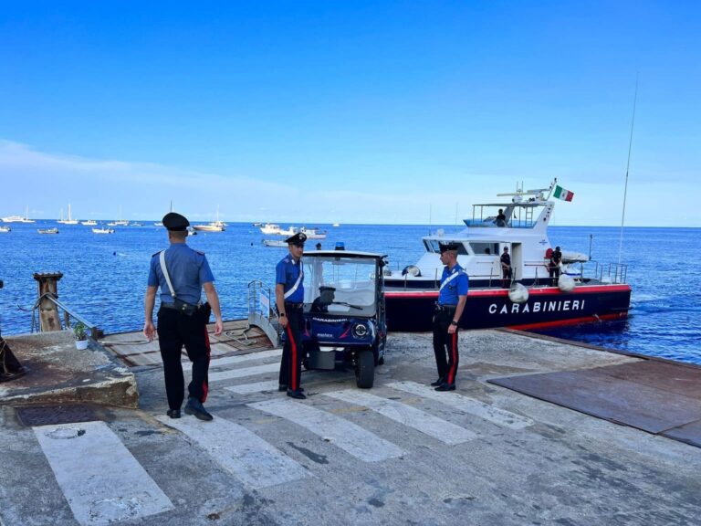 Stromboli – A bordo di un gommone con la cocaina, due arresti