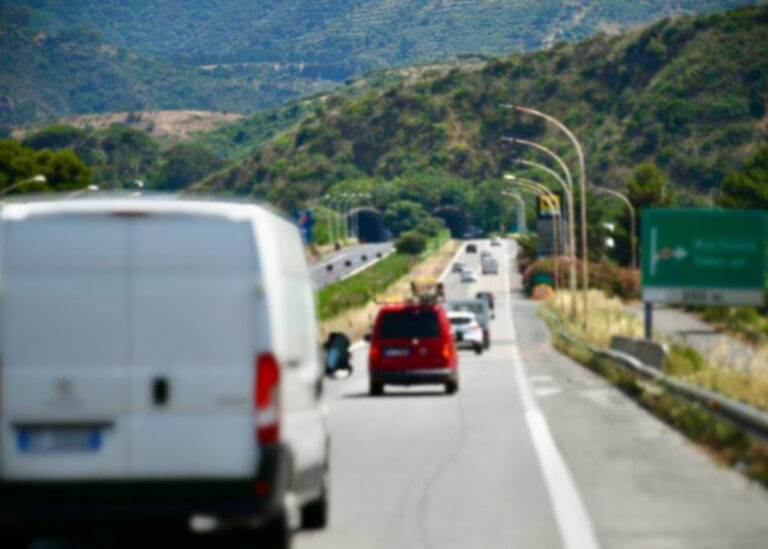 Su A18 e A20 traffico intenso per tutti i weekend di agosto, le indicazioni di Autostrade Siciliane per percorrerle in sicurezza