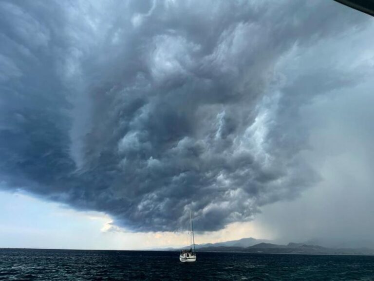 Oliveri: bomba d’acqua dal centro cittadino fino al mare