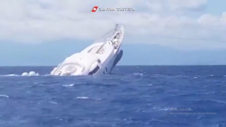 Il video dello Yacht proveniente da Gallipoli e diretto a Milazzo affondato nel golfo di Squillace lo scorso 21 agosto