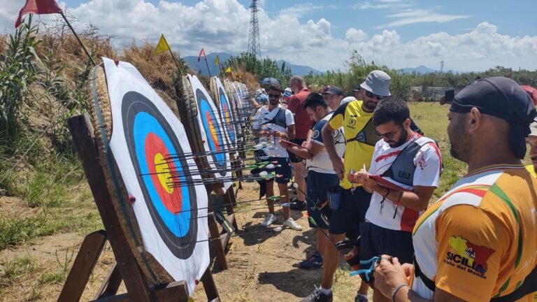 Milazzo, campionato regionale tiro con l’arco. Sul podio Helena Sgro e Santosvaldo Blogna dell’ASD Arcieri Nebrodi