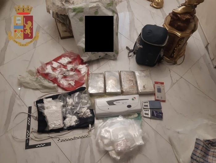 Catania – Arrestate due giovani donne: avevano 6kg di cocaina e 78.000€ in contanti