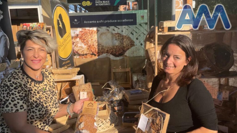 La pasta reale di Tortorici approda al salone del gusto di Torino, accompagnata dal sorriso di Isabella e Lidia