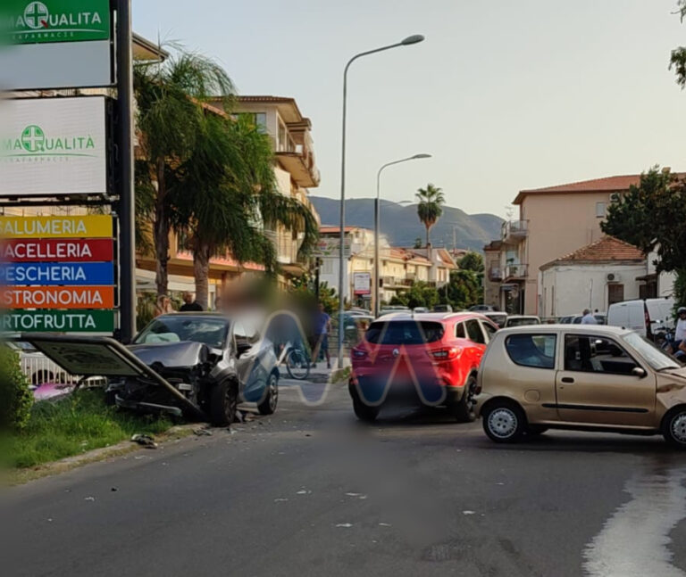 Capo d’Orlando – Scontro tra due auto sulla Consolare Antica