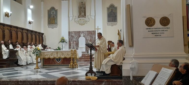 Patti: ieri ultima celebrazione da parroco della cattedrale per don Enzo Smriglio, al suo posto si insedierà don Pierangelo Scaravilli