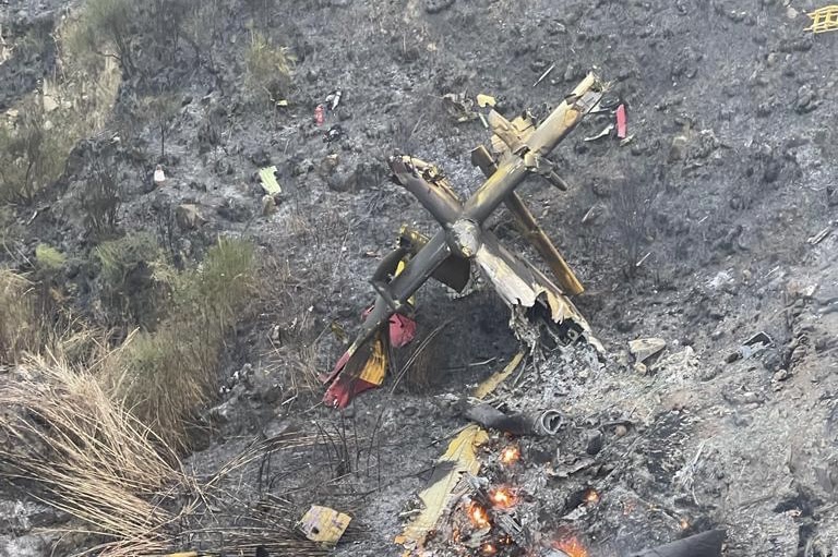 Canadair precipitato sull’Etna. Ancora in corso le ricerche dei due piloti – VIDEO