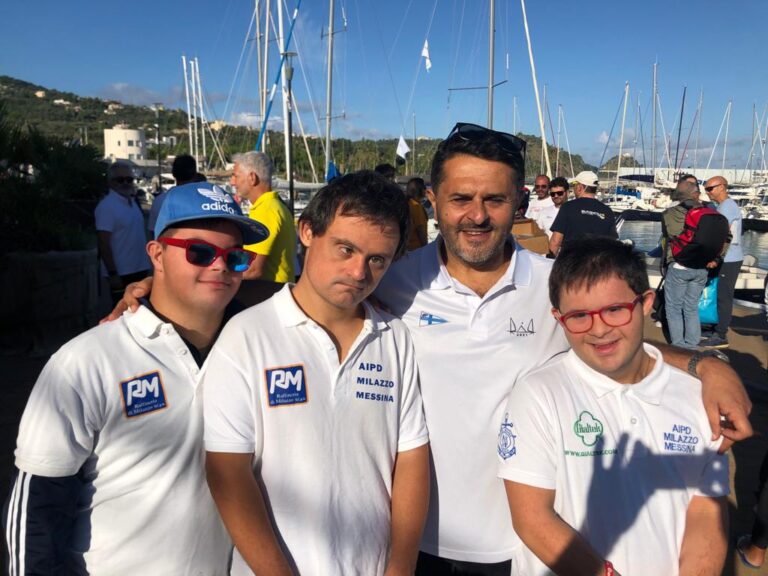 Capo d’Orlando: Alla regata “Rotta del Cappero e della malvasia” hanno partecipato anche i ragazzi dell’AIPD sull’imbarcazione Frank