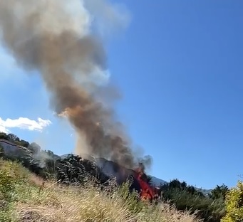 Patti: incendio nell’area estrema di via Fontanelle