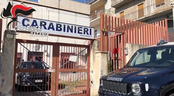 Picchiava la moglie e voleva farla prostituire per comprare dell’alcol: arrestato 57enne catanese