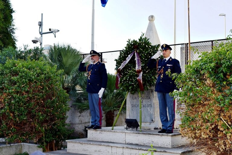 Messina: deposta una corona d’alloro al monumento dedicato ai caduti  della Polizia di Stato