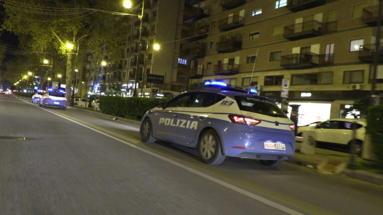 Palermo, faceva esplodere ordigni artigianali nei cestini della spazzatura. Arrestato giovane