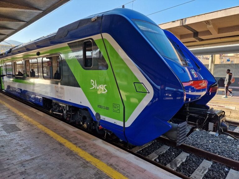 Palermo: i treni ibridi “Blues” sulle tratte Messina-Palermo e sulla Messina-Catania-Siracusa