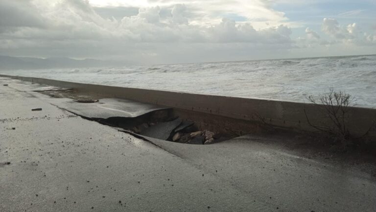 Capo d’Orlando – Mareggiata provoca nuovo crollo della strada a Tavola Grande