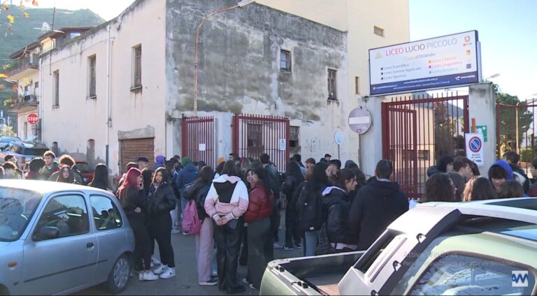 Capo d’Orlando – Sciopero al Liceo Piccolo per i riscaldamenti. Riparato il guasto alla caldaia – VIDEO