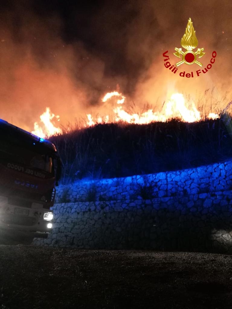 Taormina, divampati due incendi. Soccorsi in azione