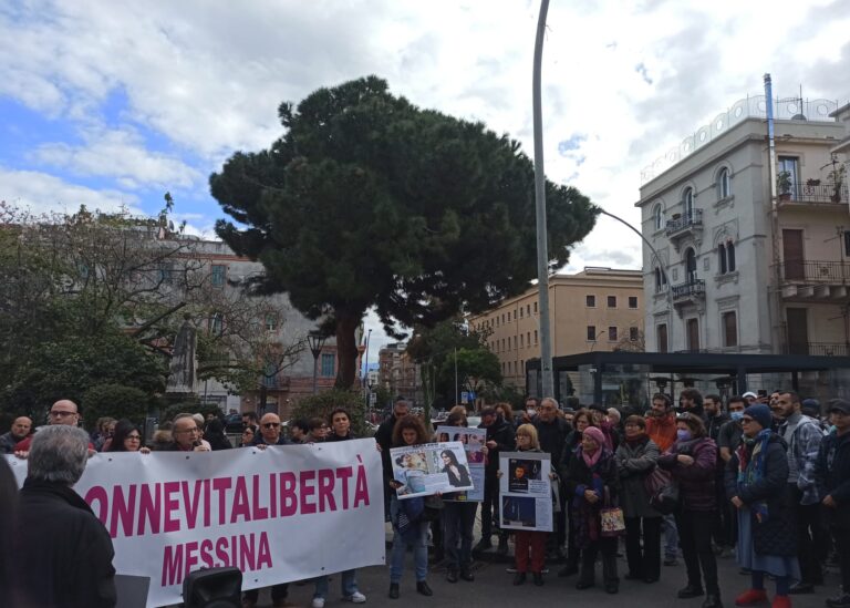 Messina in piazza con gli studenti iraniani: “Stop al boia”