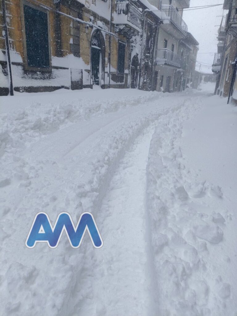 Floresta, neve e disagi. Difficoltà di transito sulla SS116. Domani ancora scuole chiuse