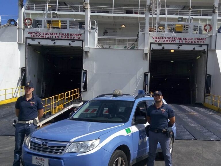 Porto di Palermo: denunciato un marocchino per ricettazione, aveva con sè smartphone ritenuti rubati