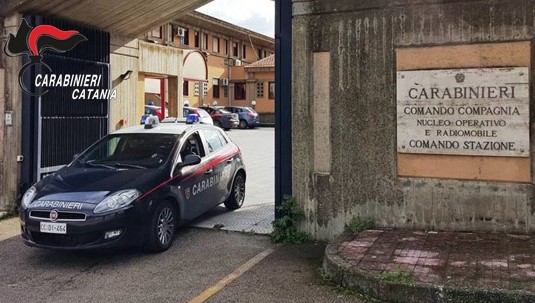 ”Papà sta picchiando mamma”, figlia chiama i Carabinieri: arrestato 39enne