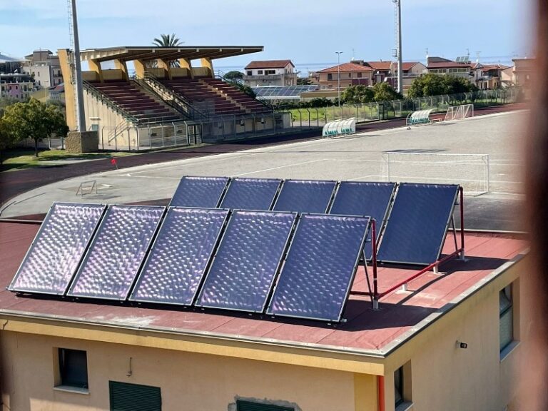 Gioiosa Marea: pannelli solari termici al campo sportivo