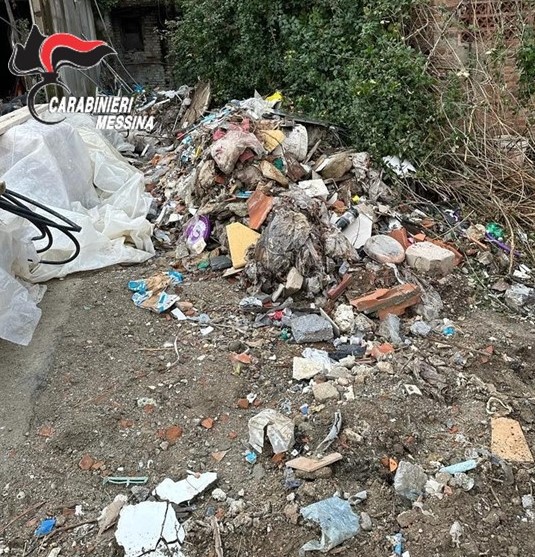 Villafranca Tirrena – Discarica abusiva in un cantiere. Titolare denunciato e multato per 18.000€