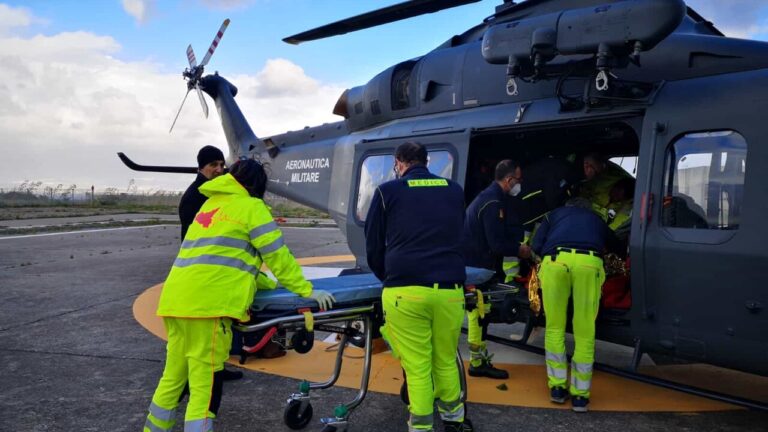 Lipari – 59enne accusa un infarto, salvata da un elicottero dell’Aeronautica Militare