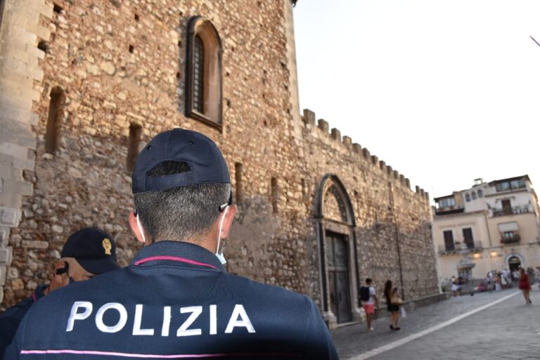 Spaccio nel centro di Taormina, 5 misure cautelari