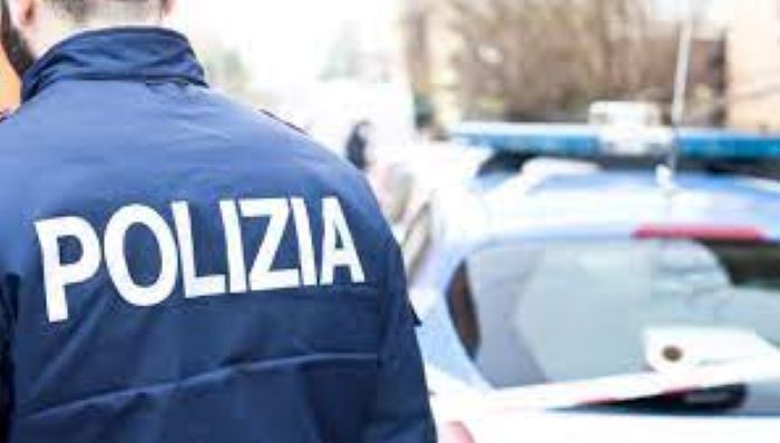 Palermo, donna trovata morta in casa con ferite da taglio